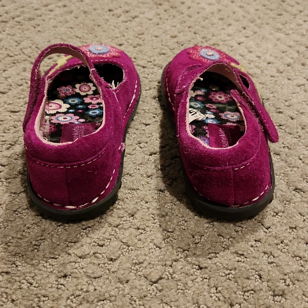 Oshkosh leather girls shoes. Size 7 Excellent shape